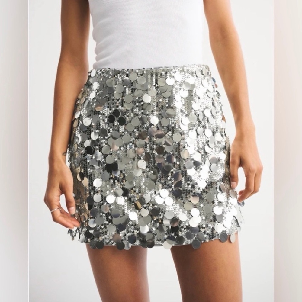 Abercrombie & Fitch Scarlett Sequin
Mini Skort - Picture 3 of 13